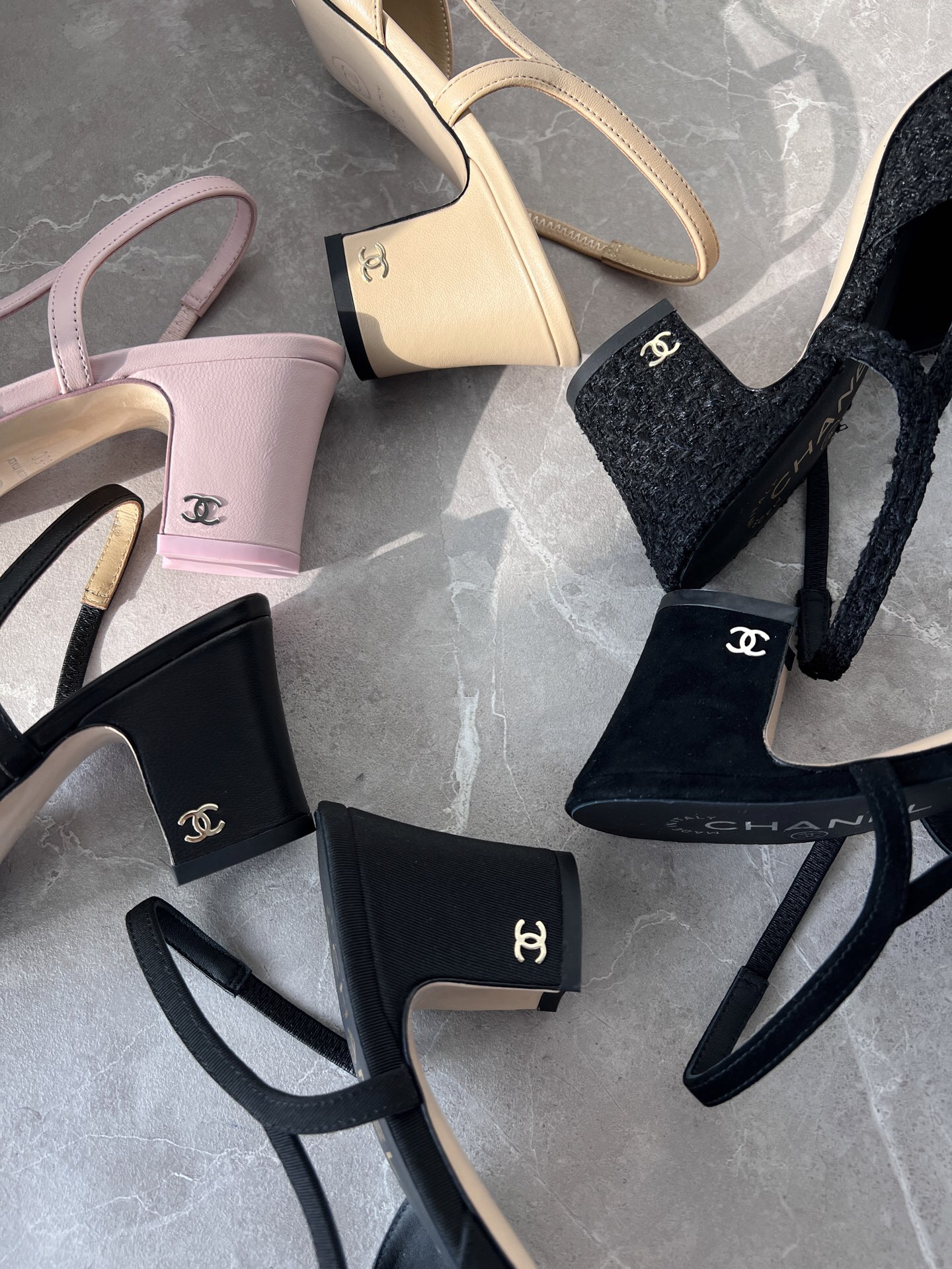 CHANEL classic color-blocked open-back slingback chunky heel sandals - Image 4