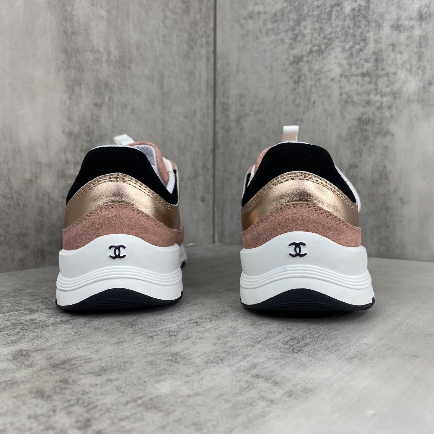 CHANEL color-blocked platform casual sneakers - Image 12