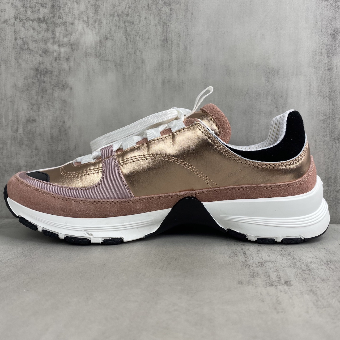CHANEL color-blocked platform casual sneakers - Image 14