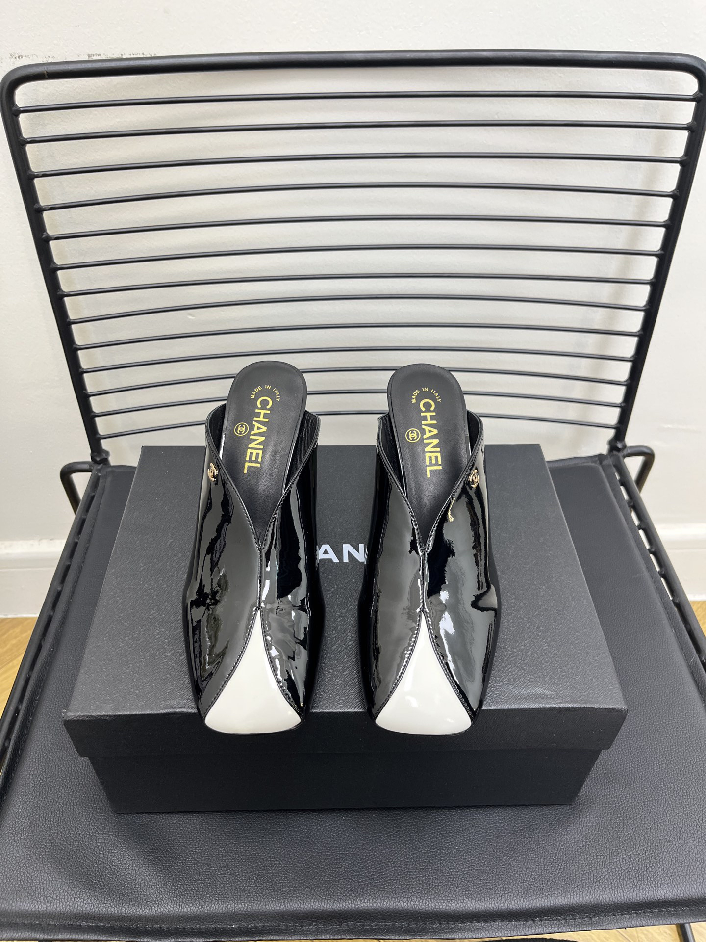 CHANEL color-blocked square-toe stiletto mule sandals - Image 9
