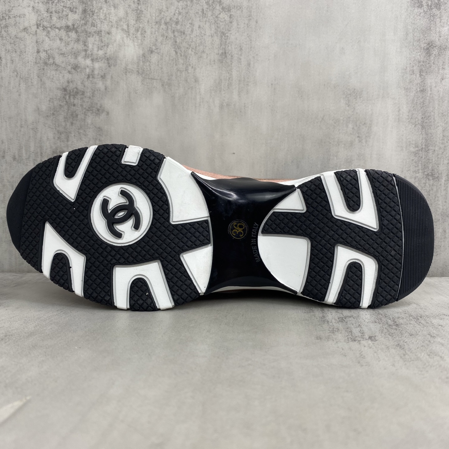 CHANEL color-blocked platform casual sneakers - Image 15