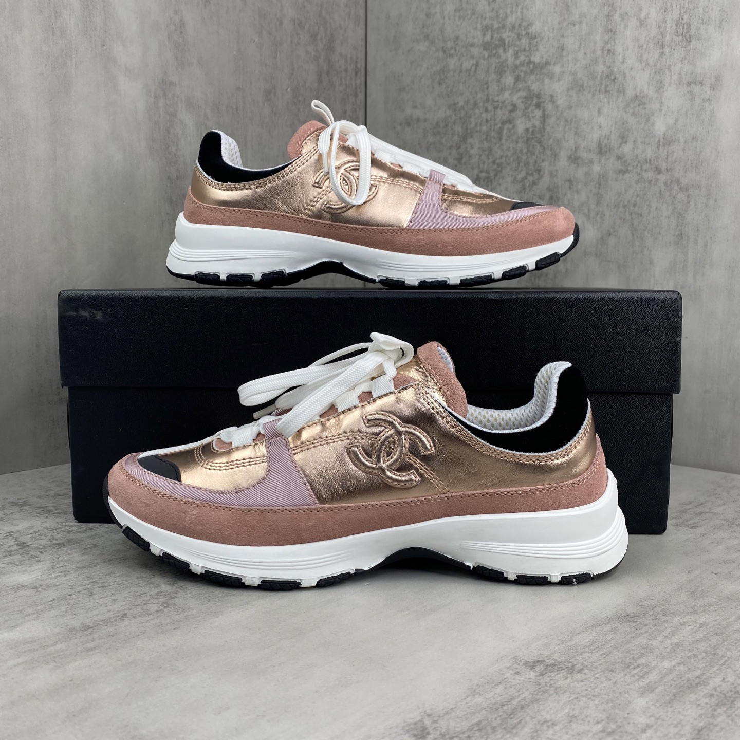 CHANEL color-blocked platform casual sneakers