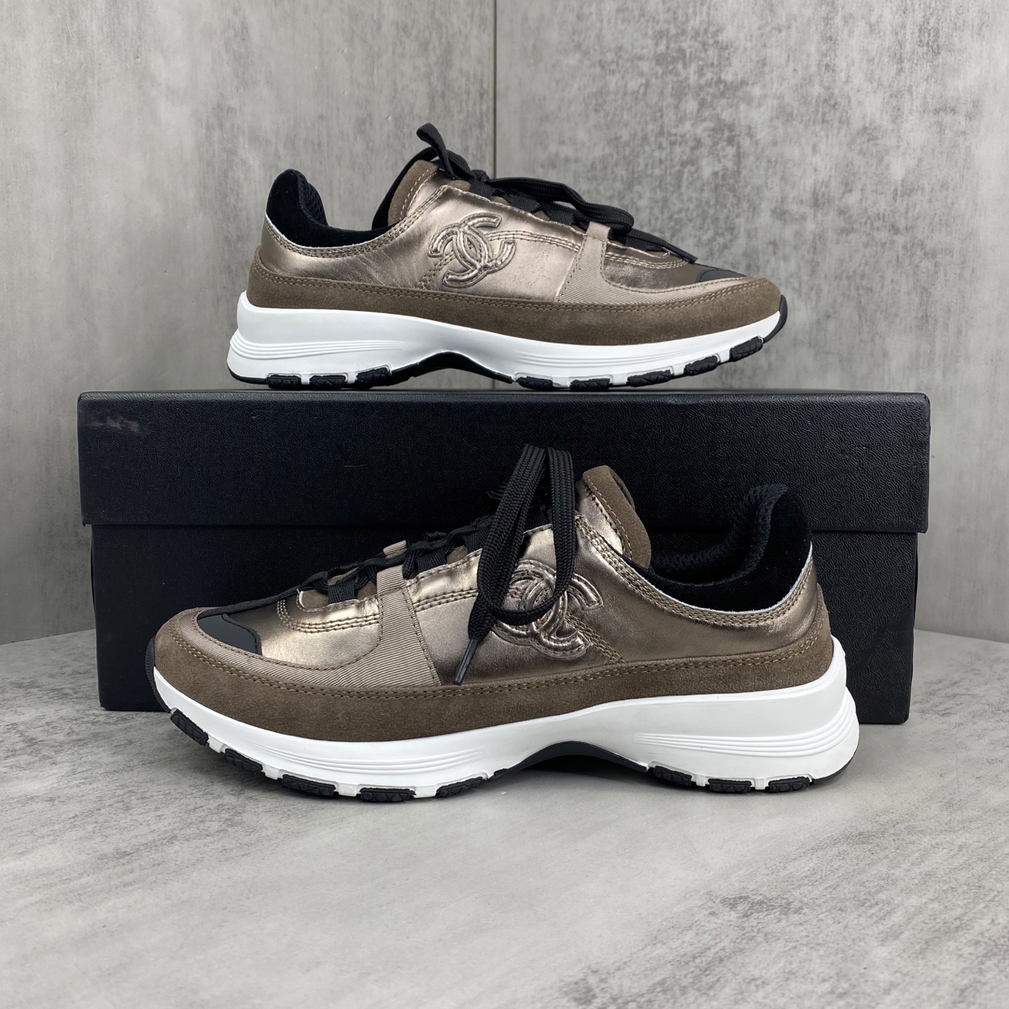 CHANEL color-blocked platform casual sneakers - Image 5