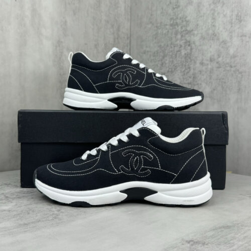 Alternative view of CHANEL color-blocked platform casual sneakers