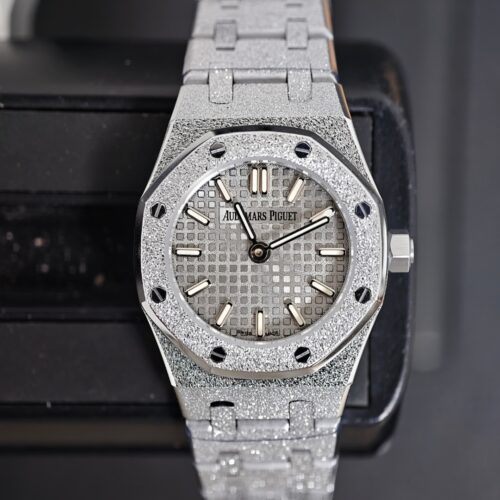Detailed Explanation of the Audemars Piguet Royal Oak 67653BC Full Diamond Ladies' Watch