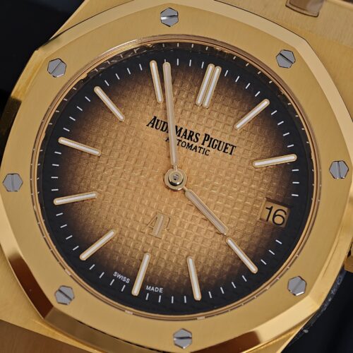 Alternative view of Audemars Piguet Royal Oak 15500OR